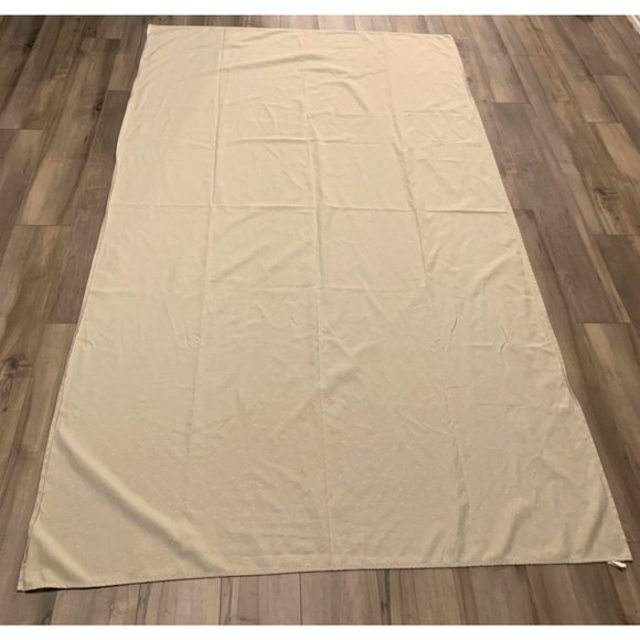 Kate Spade New York  Silver/Grey "Larabee Dot" Tablecloth 58"x99" and 6 Napkins - Picture 14 of 15